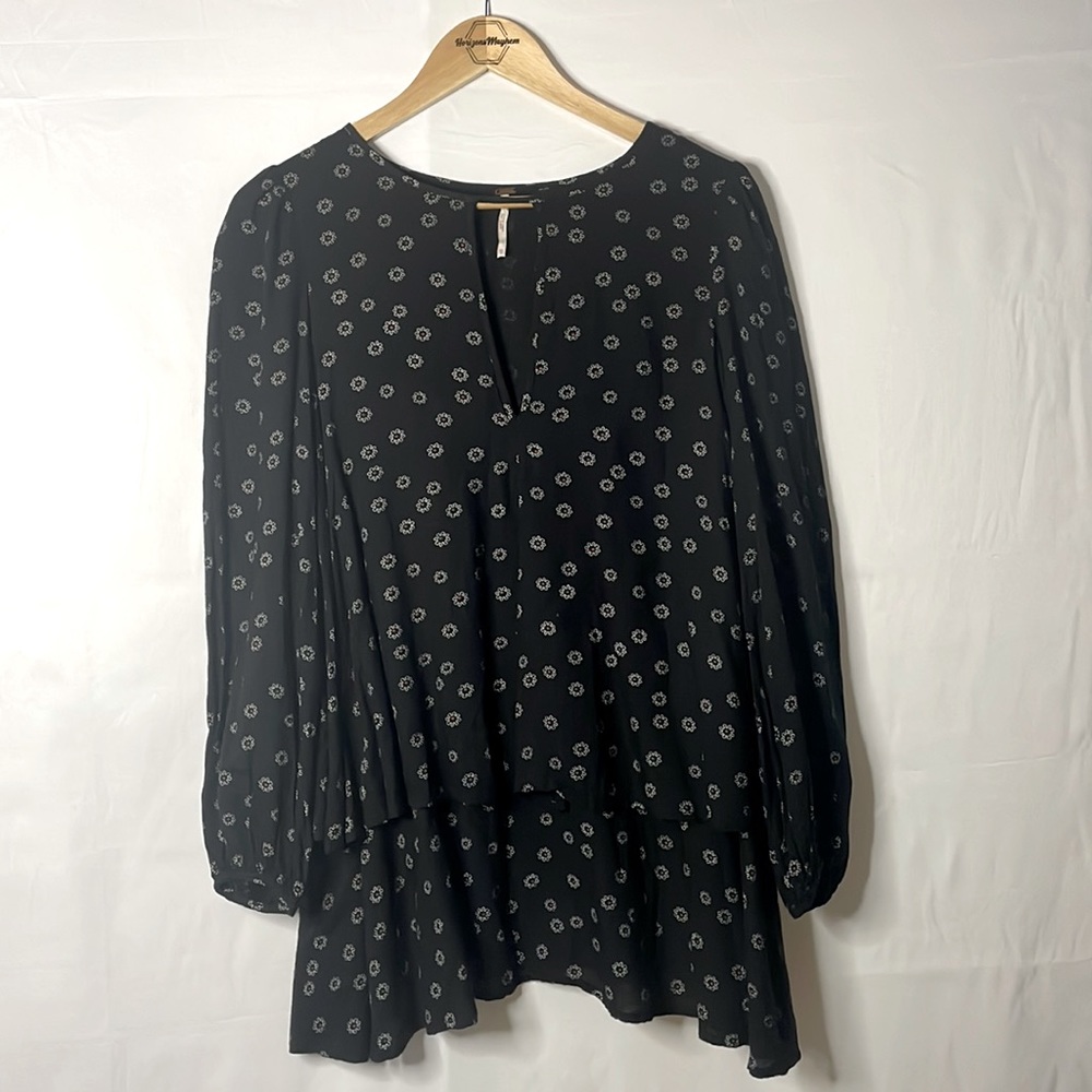 Free People Womens XS Flowy/very Loose Fit Black Long sleeve